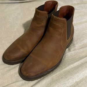 Johnston & Murphy Chelsea boots with crepe sole. Worn a couple of times. Sz 10.5